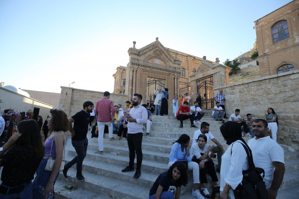 Kültür turizminin gözde kentlerinden Mardin'de bayram tatili yoğunluğu