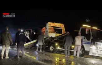 Mardin'de otomobil ile hafif ticari aracın çarpıştığı kazada 3 kişi öldü, 2 kişi yaralandı