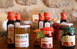 MARDİN - Kadınların hazırladığı ürünler belediyenin açtığı iki mağazada satışa sunuluyor